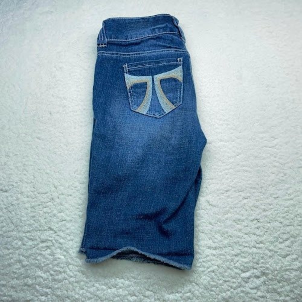 Seven 7 Capri Jean shorts Womens Size 2 Denim Blue Embellished Distressed